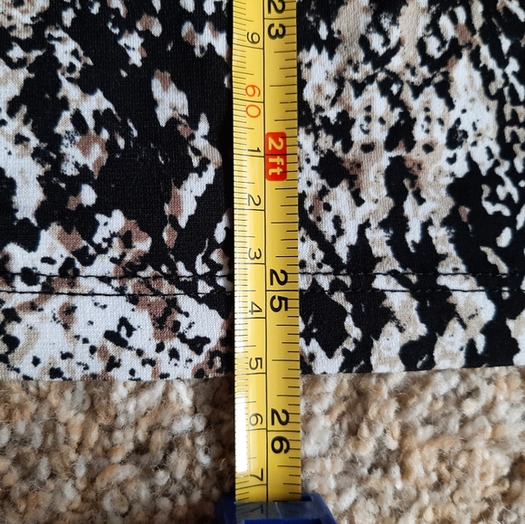 DANA BUCHMAN - Dressy Pleated V-Neck Snake Skin Design Sleeveless Blouse - Sz: L - Picture 9 of 9